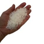 Magnesium Flocken Nahaufnahme mit sichtbarer kristalliner Struktur